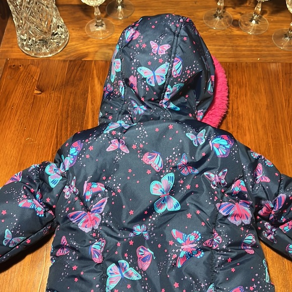 London Fog Little Girls size 3T hooded puffer coat - Picture 6 of 9